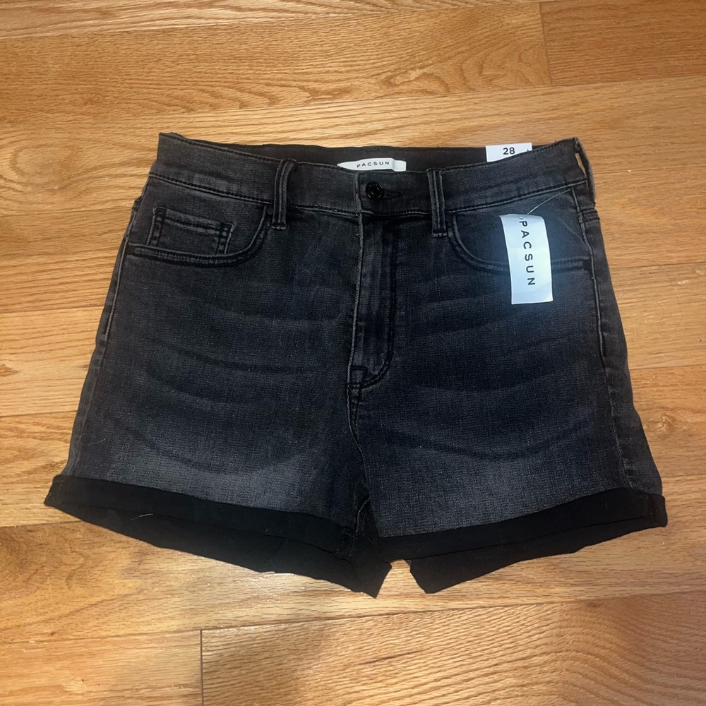 NEW WITH TAGS black Pacsun stretchy shorts